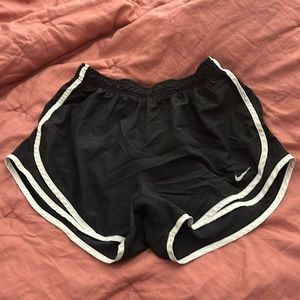 BLACK NIKE SHORTS